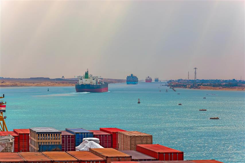 convoy of containerships pass through suez canal